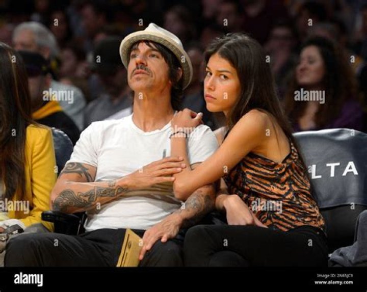 Love And Life: Anthony Kiedis Novia 2024